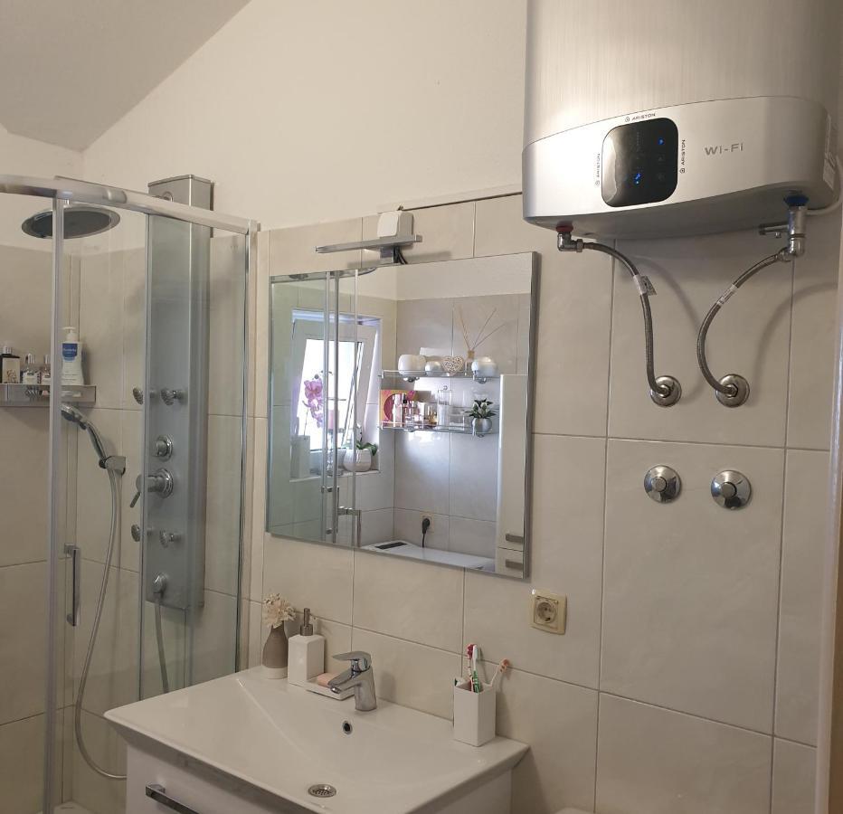 Apartmani Mlikotic Dugi Rat Δωμάτιο φωτογραφία